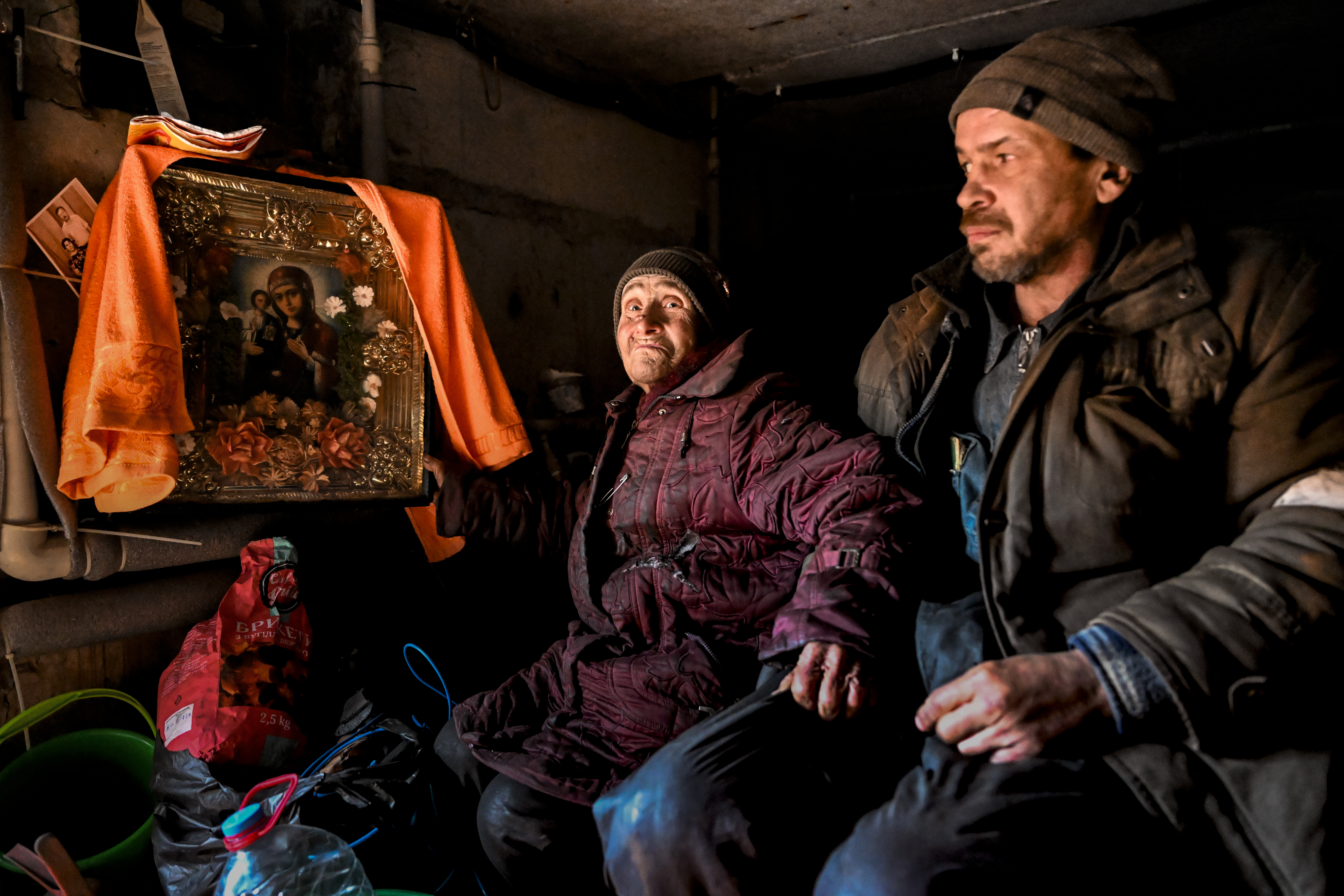 Дети донбасса в подвале. Жители Донбасса в подвалах.